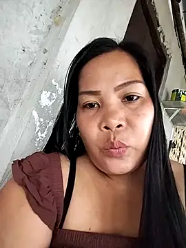 Snapshot of shyhotpinay_32 chatting on 11.24.25 shyhotpinay 32 online show from 11.24.25