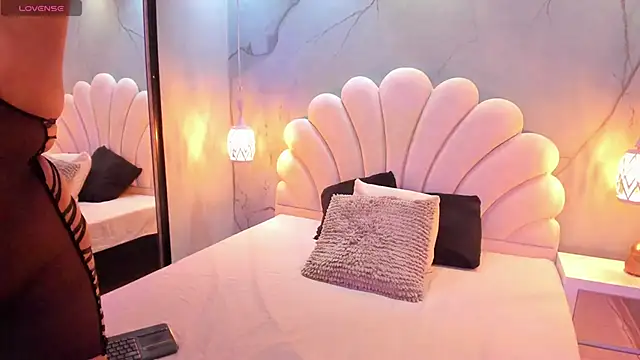 CatalinaCoopper online show from 11.06.25