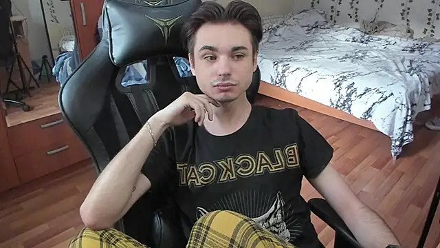 Snapshot of twink_boysss chatting on 10.21.25 twink boysss online show from 10.21.25