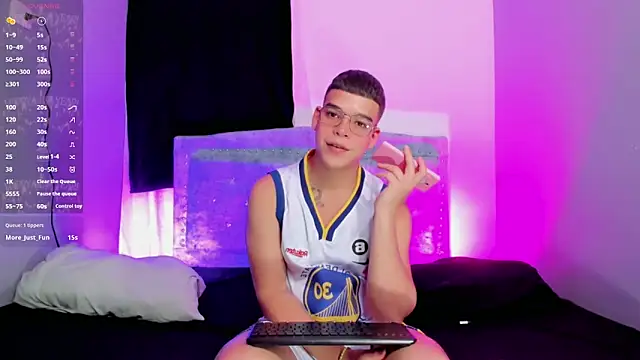 Snapshot of alex_boyy chatting on 10.12.25 alex boyy online show from 10.12.25