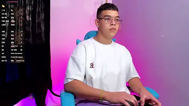 Snapshot of alex_boyy chatting on 10.16.25 alex boyy online show from 10.16.25