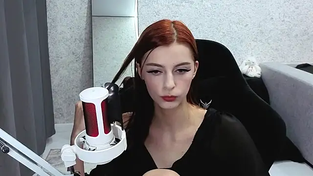 Snapshot of kitti_sweett chatting on 10.05.25 kitti sweett online show from 10.05.25