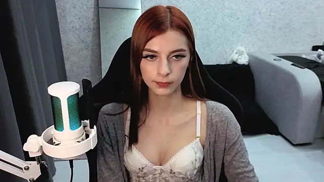 Snapshot of kitti_sweett chatting on 10.06.25 kitti sweett online show from 10.06.25