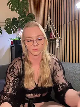 Snapshot of LinaLeana chatting on 03.01.26 LinaLeana online show from 03.01.26