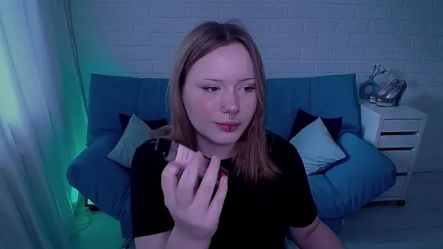 AuroraMour online show from 10.14.25