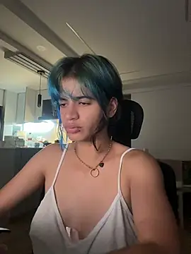 Snapshot of sukulaurens chatting on 05.16.26 sukulaurens online show from 05.16.26