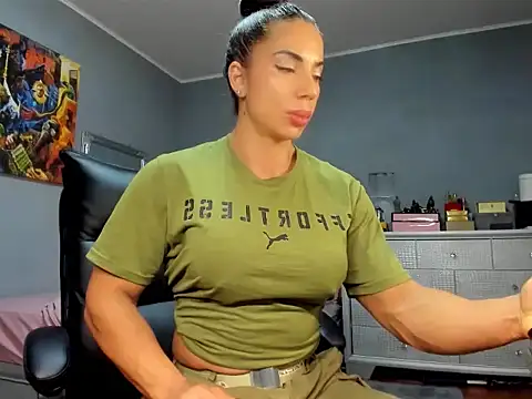 Snapshot of Alesyamuscledoll@xh chatting on 10.04.25 Alesyamuscledollxh online show from 10.04.25