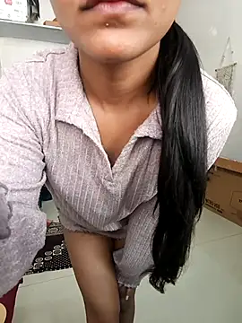 anshika0124 online show from 11.25.25