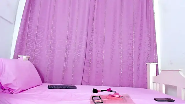 nahomy smiith online show from 11.02.25