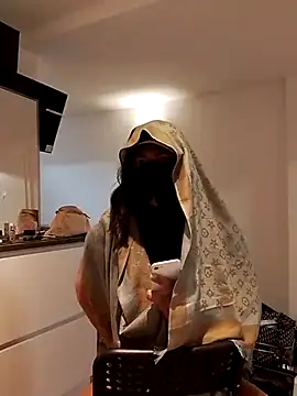 Snapshot of loubnarabb chatting on 11.01.25 loubnarabb online show from 11.01.25