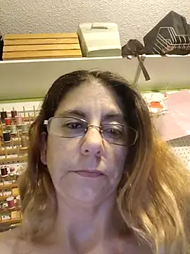 Snapshot of 1988beth chatting on 10.10.25 1988beth online show from 10.10.25