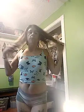 Snapshot of 1988beth chatting on 10.15.25 1988beth online show from 10.15.25