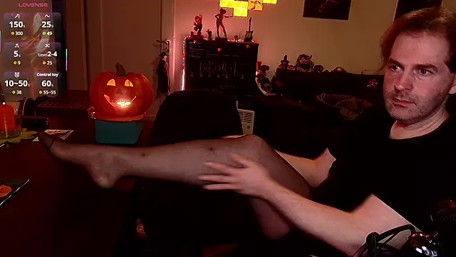 Snapshot of SexyGamerAndy chatting on 10.30.25 SexyGamerAndy online show from 10.30.25