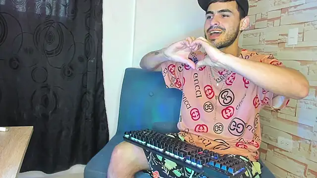 Snapshot of Master_King_Crazzy777 chatting on 10.19.25 Master King Crazzy777 online show from 10.19.25