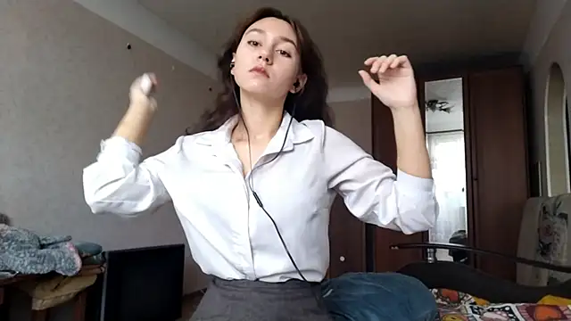 MiaLovelyOne online show from 10.21.25