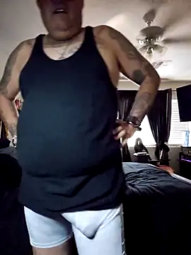 Snapshot of B1GLO chatting on 11.23.25 B1GLO online show from 11.23.25