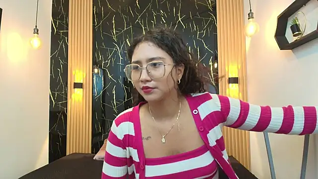 Snapshot of SamanthaFox_8 chatting on 05.19.26 SamanthaFox 8 online show from 05.19.26