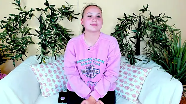 NoreneEllie online show from 10.08.25