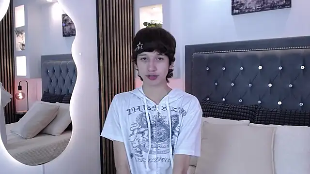 Emo Boy  online show from 04.13.26