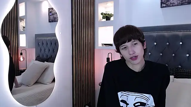 Emo Boy  online show from 04.14.26