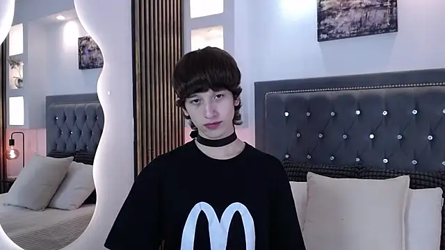 Snapshot of Emo_Boy_ chatting on 04.19.26 Emo Boy online show from 04.19.26