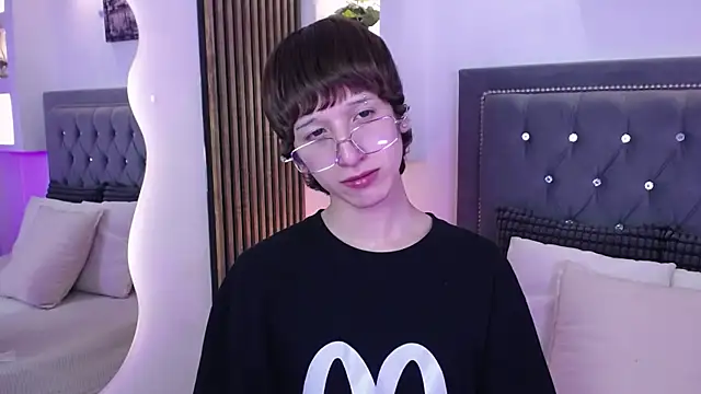 Snapshot of Emo_Boy_ chatting on 05.18.26 Emo Boy online show from 05.18.26