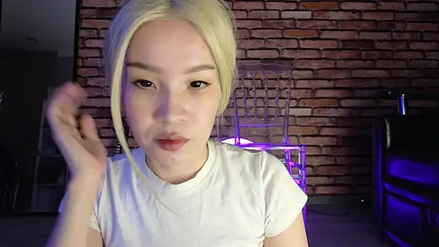 saya li1 online show from 10.30.25