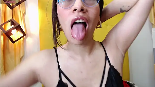 Snapshot of caty_angel chatting on 10.15.25 caty angel online show from 10.15.25
