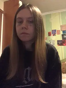 Snapshot of LunaVirelle chatting on 10.31.25 LunaVirelle online show from 10.31.25