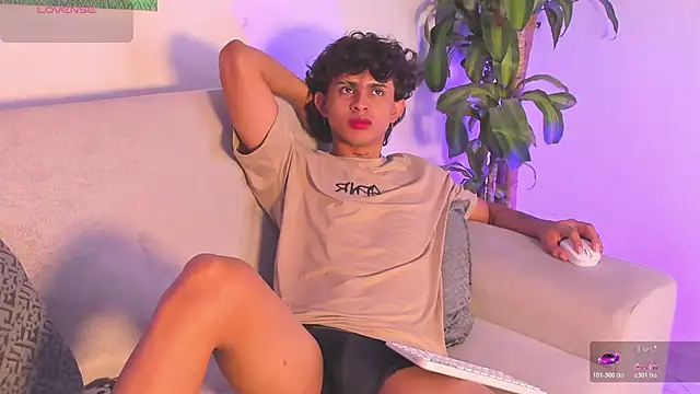 Snapshot of lua_boy chatting on 11.21.25 lua boy online show from 11.21.25