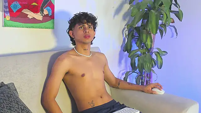 Snapshot of lua_boy chatting on 11.22.25 lua boy online show from 11.22.25