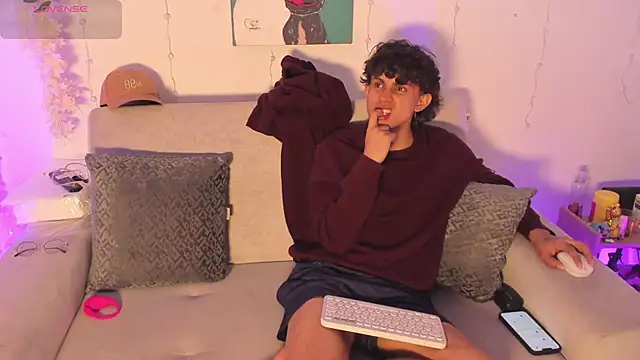 Snapshot of lua_boy chatting on 03.10.26 lua boy online show from 03.10.26