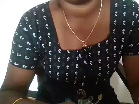 Snapshot of Tamilmallu-duskygirl03 chatting on 10.25.25 Tamilmallu-duskygirl03 online show from 10.25.25