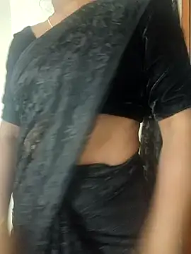 Snapshot of Tamilmallu-duskygirl03 chatting on 11.06.25 Tamilmallu-duskygirl03 online show from 11.06.25