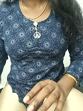 Snapshot of Tamilmallu-duskygirl03 chatting on 11.10.25 Tamilmallu-duskygirl03 online show from 11.10.25