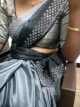 Snapshot of Tamilmallu-duskygirl03 chatting on 11.22.25 Tamilmallu-duskygirl03 online show from 11.22.25