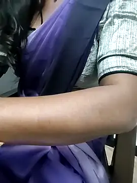 Snapshot of Tamilmallu-duskygirl03 chatting on 11.26.25 Tamilmallu-duskygirl03 online show from 11.26.25