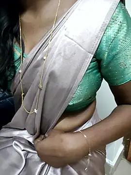 Snapshot of Tamilmallu-duskygirl03 chatting on 12.17.25 Tamilmallu-duskygirl03 online show from 12.17.25