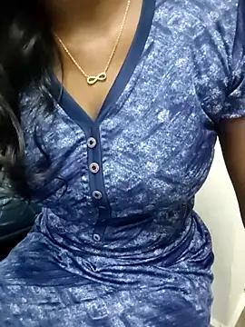 Snapshot of Tamilmallu-duskygirl03 chatting on 12.20.25 Tamilmallu-duskygirl03 online show from 12.20.25
