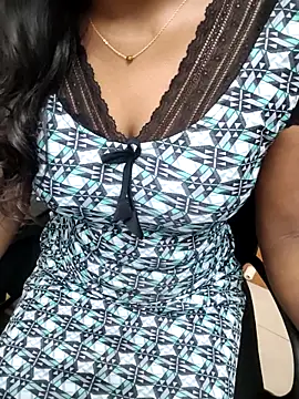 Snapshot of Tamilmallu-duskygirl03 chatting on 02.03.26 Tamilmallu-duskygirl03 online show from 02.03.26