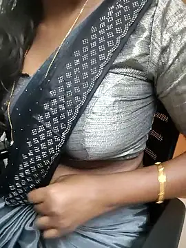 Snapshot of Tamilmallu-duskygirl03 chatting on 02.26.26 Tamilmallu-duskygirl03 online show from 02.26.26