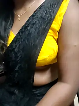 Snapshot of Tamilmallu-duskygirl03 chatting on 06.03.26 Tamilmallu-duskygirl03 online show from 06.03.26