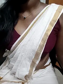 Snapshot of Tamilmallu-duskygirl03 chatting on 06.15.26 Tamilmallu-duskygirl03 online show from 06.15.26
