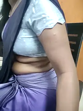 Snapshot of Tamilmallu-duskygirl03 chatting on 06.16.26 Tamilmallu-duskygirl03 online show from 06.16.26