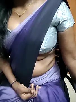 Snapshot of Tamilmallu-duskygirl03 chatting on 06.16.26 Tamilmallu-duskygirl03 online show from 06.16.26