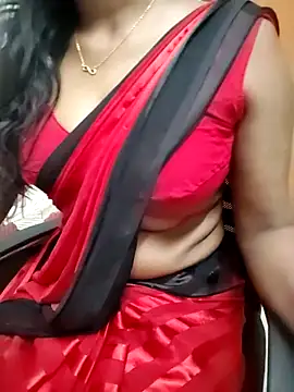Snapshot of Tamilmallu-duskygirl03 chatting on 06.20.26 Tamilmallu-duskygirl03 online show from 06.20.26