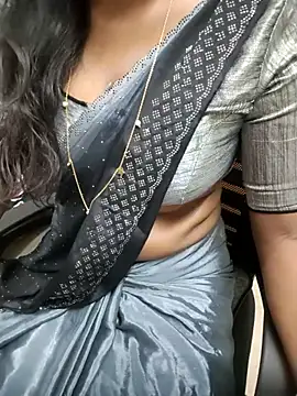 Snapshot of Tamilmallu-duskygirl03 chatting on 06.26.26 Tamilmallu-duskygirl03 online show from 06.26.26