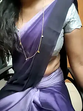 Snapshot of Tamilmallu-duskygirl03 chatting on 06.27.26 Tamilmallu-duskygirl03 online show from 06.27.26