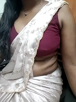 Snapshot of Tamilmallu-duskygirl03 chatting on 07.08.26 Tamilmallu-duskygirl03 online show from 07.08.26