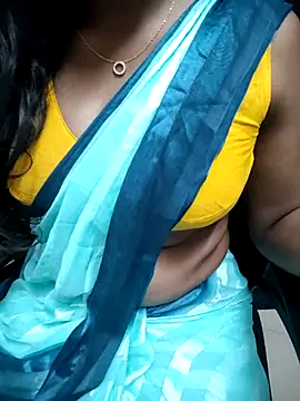 Snapshot of Tamilmallu-duskygirl03 chatting on 07.17.26 Tamilmallu-duskygirl03 online show from 07.17.26
